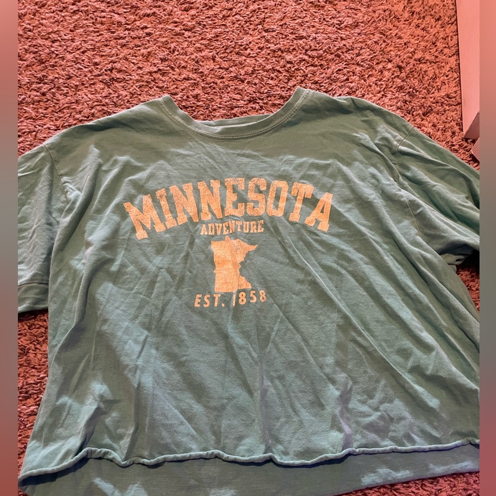 cropped minnisota tee